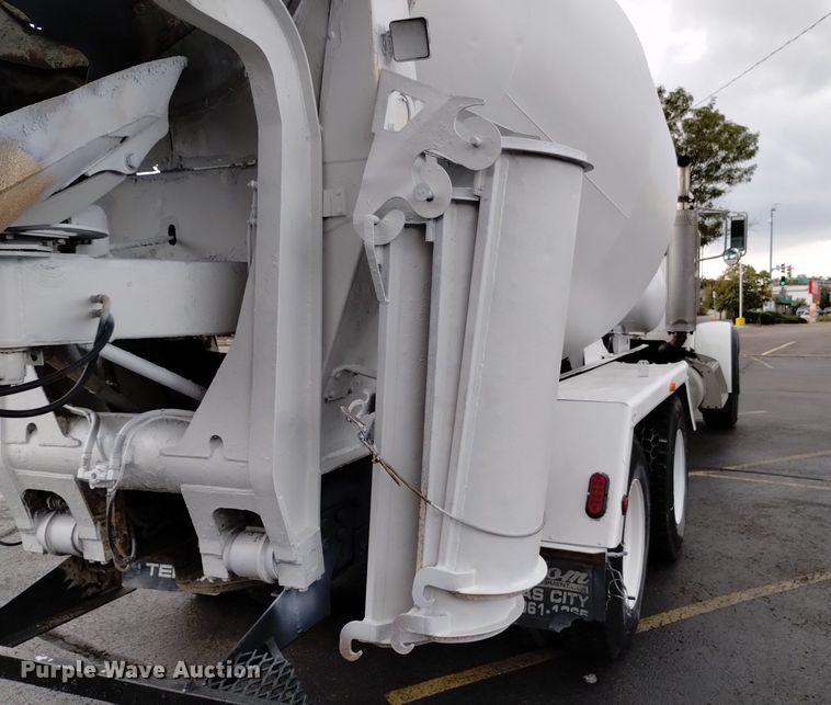 image for item DK8769 2007 Peterbilt 357 ready mix truck