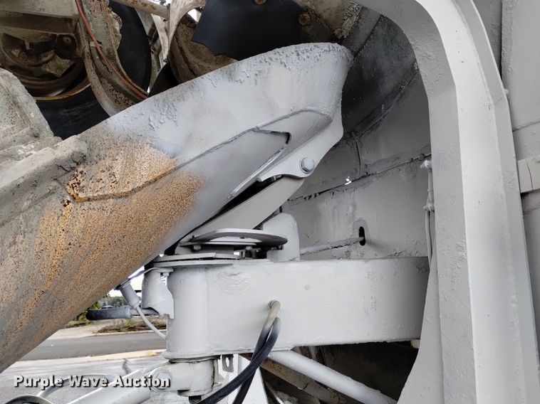 image for item DK8769 2007 Peterbilt 357 ready mix truck