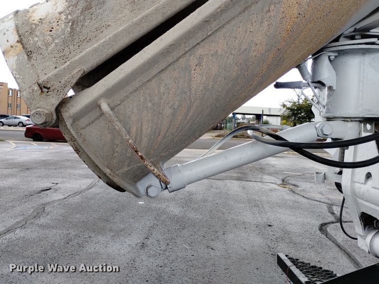 image for item DK8769 2007 Peterbilt 357 ready mix truck