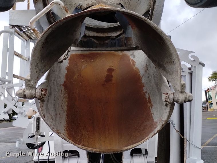 image for item DK8769 2007 Peterbilt 357 ready mix truck