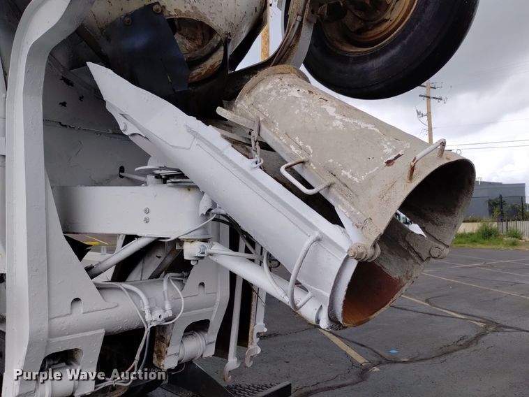 image for item DK8769 2007 Peterbilt 357 ready mix truck