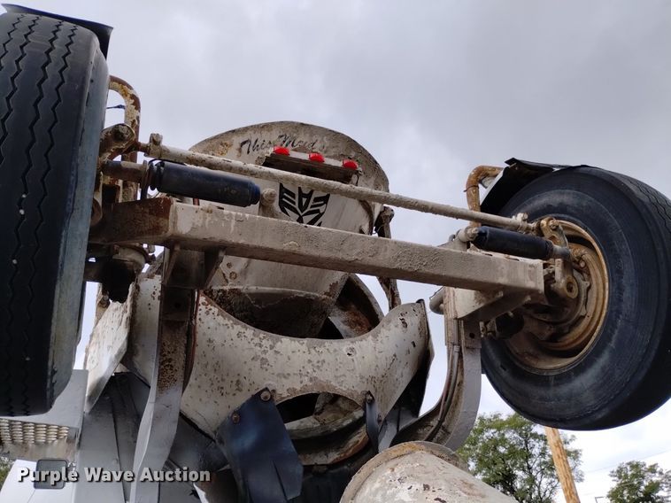 image for item DK8769 2007 Peterbilt 357 ready mix truck