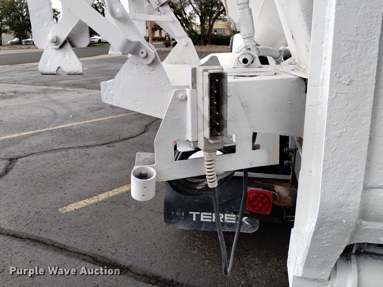 image for item DK8769 2007 Peterbilt 357 ready mix truck