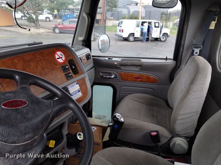 image for item DK8769 2007 Peterbilt 357 ready mix truck