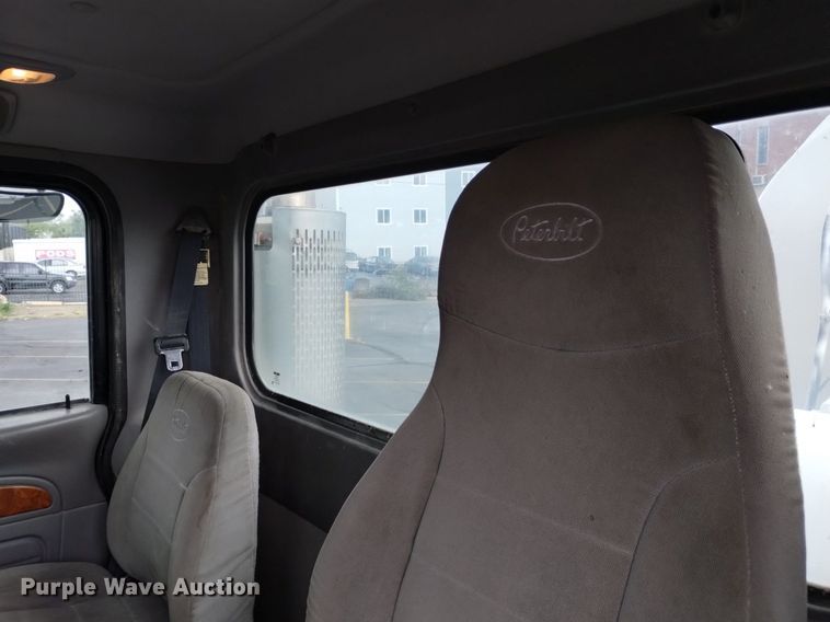 image for item DK8769 2007 Peterbilt 357 ready mix truck