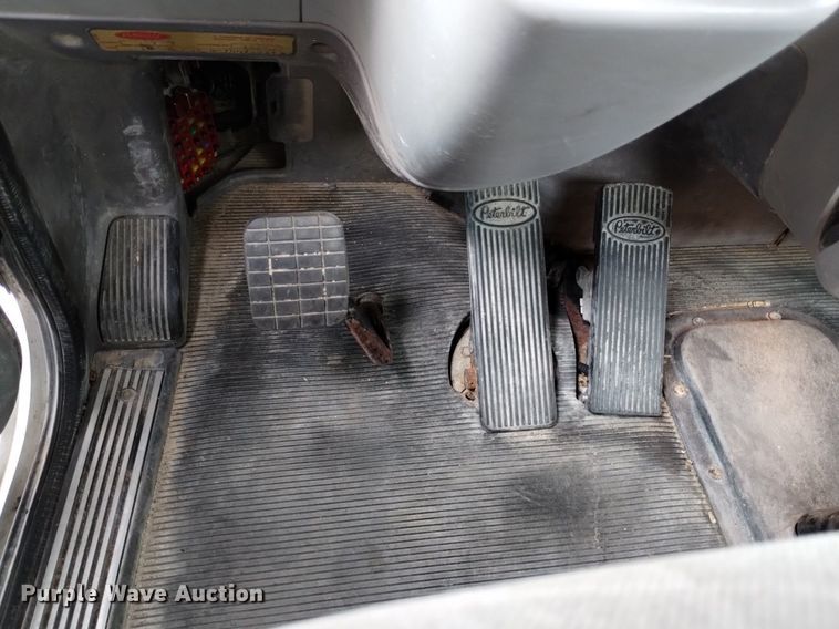 image for item DK8769 2007 Peterbilt 357 ready mix truck