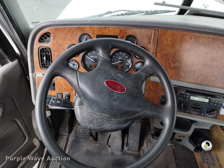 image for item DK8769 2007 Peterbilt 357 ready mix truck