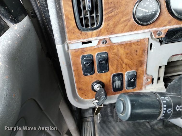 image for item DK8769 2007 Peterbilt 357 ready mix truck