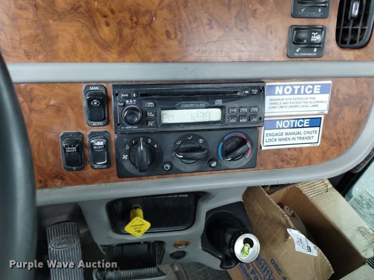 image for item DK8769 2007 Peterbilt 357 ready mix truck