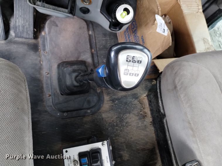 image for item DK8769 2007 Peterbilt 357 ready mix truck