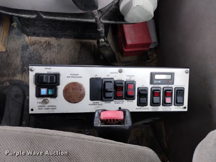 image for item DK8769 2007 Peterbilt 357 ready mix truck