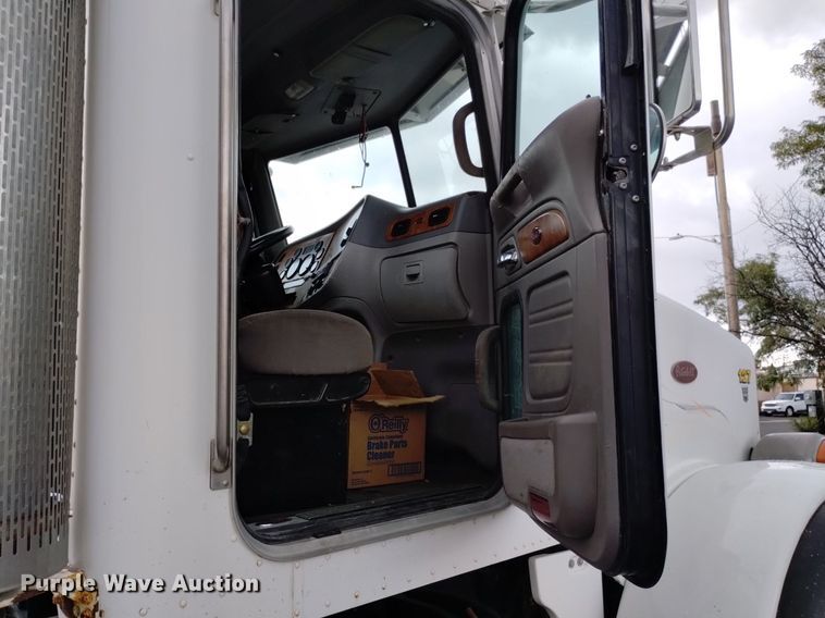 image for item DK8769 2007 Peterbilt 357 ready mix truck