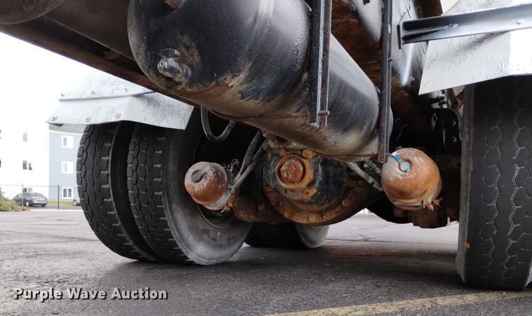 image for item DK8769 2007 Peterbilt 357 ready mix truck