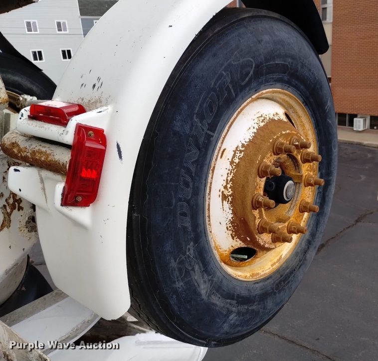 image for item DK8769 2007 Peterbilt 357 ready mix truck