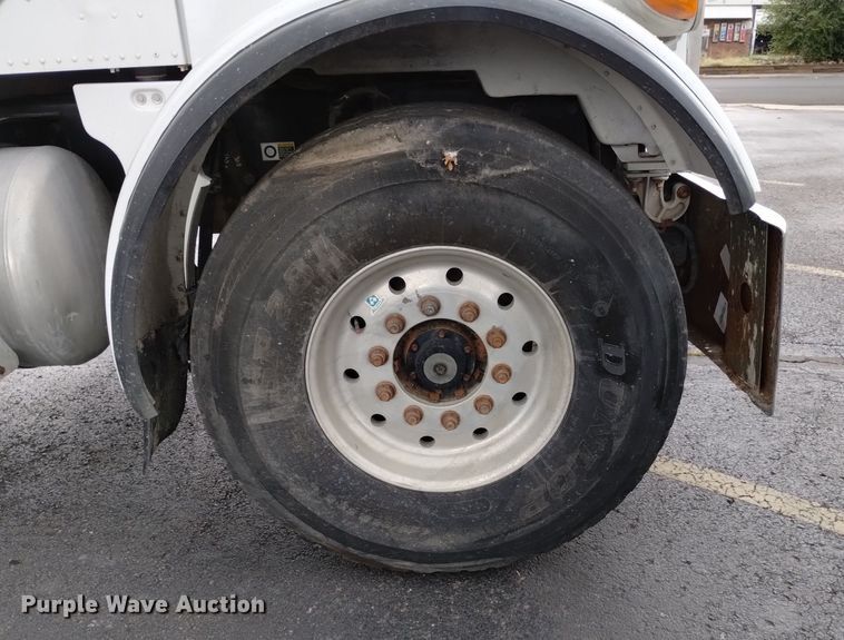 image for item DK8769 2007 Peterbilt 357 ready mix truck