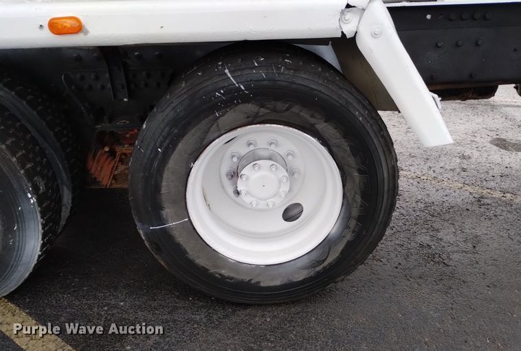 image for item DK8769 2007 Peterbilt 357 ready mix truck