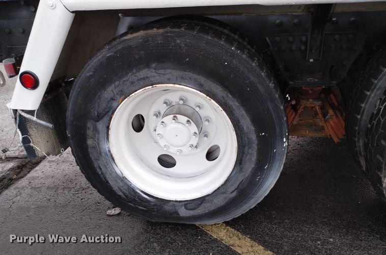 image for item DK8769 2007 Peterbilt 357 ready mix truck