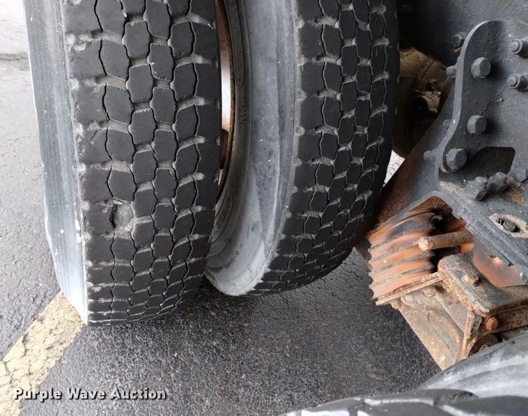 image for item DK8769 2007 Peterbilt 357 ready mix truck