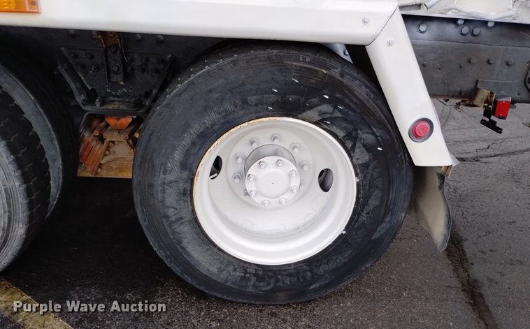 image for item DK8769 2007 Peterbilt 357 ready mix truck