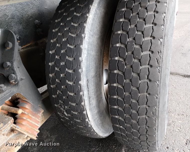 image for item DK8769 2007 Peterbilt 357 ready mix truck