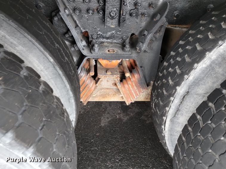 image for item DK8769 2007 Peterbilt 357 ready mix truck