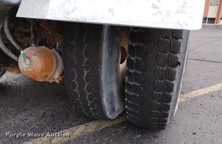 image for item DK8769 2007 Peterbilt 357 ready mix truck