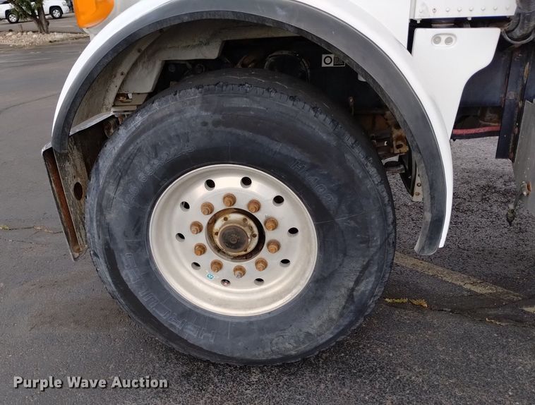 image for item DK8769 2007 Peterbilt 357 ready mix truck