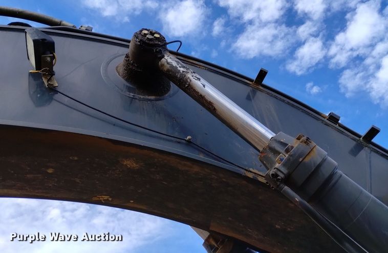 image for item DK8777 2015 John Deere 470G LC  excavator