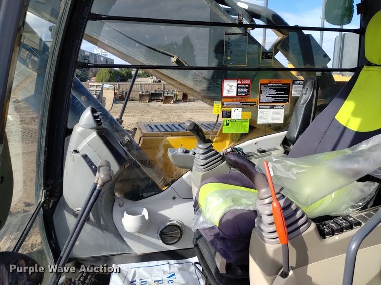 image for item DK8779 2014 John Deere 470G LC  excavator