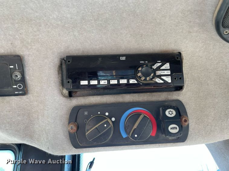 image for item DM0372 2007 Caterpillar 963D  track loader