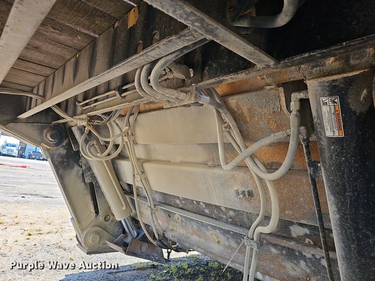 image for item DN8671 1996 Load King 403DFP  lowboy equipment trailer