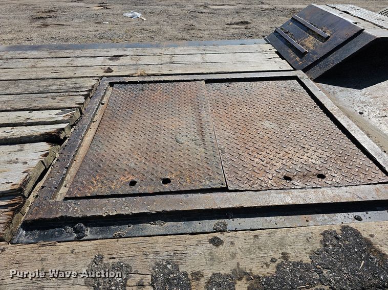 image for item DN8671 1996 Load King 403DFP  lowboy equipment trailer