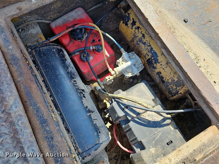 image for item DN8671 1996 Load King 403DFP  lowboy equipment trailer