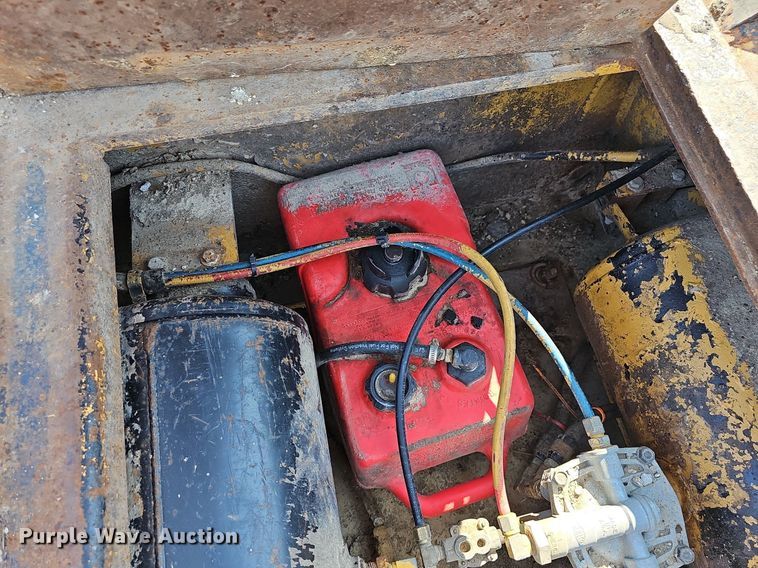 image for item DN8671 1996 Load King 403DFP  lowboy equipment trailer