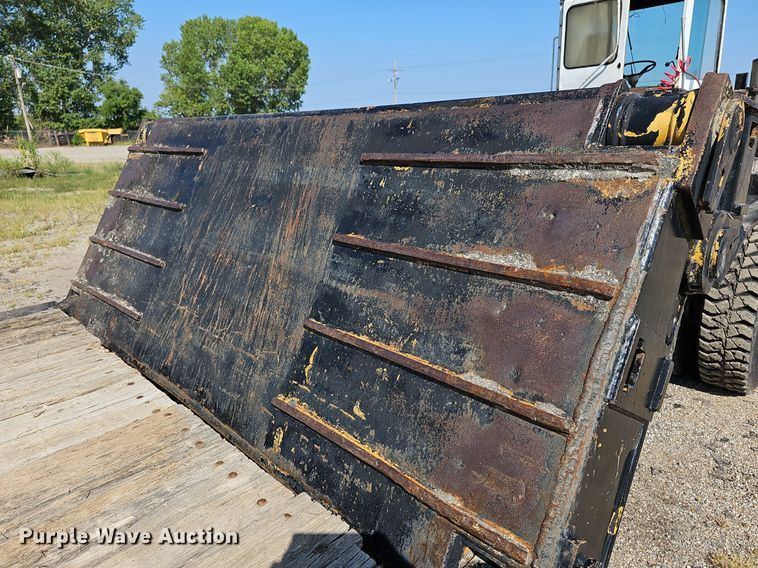 image for item DN8671 1996 Load King 403DFP  lowboy equipment trailer