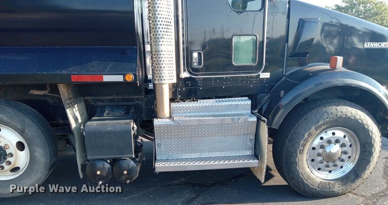 image for item DN8720 2012 Kenworth T800  dump truck