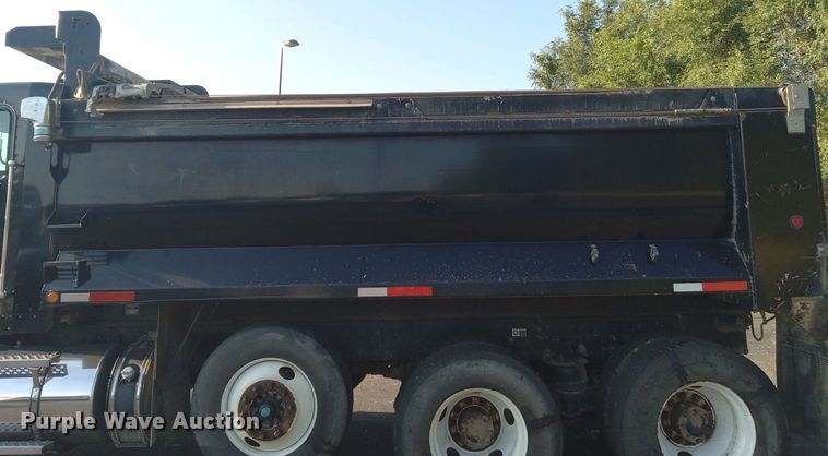 image for item DN8720 2012 Kenworth T800  dump truck