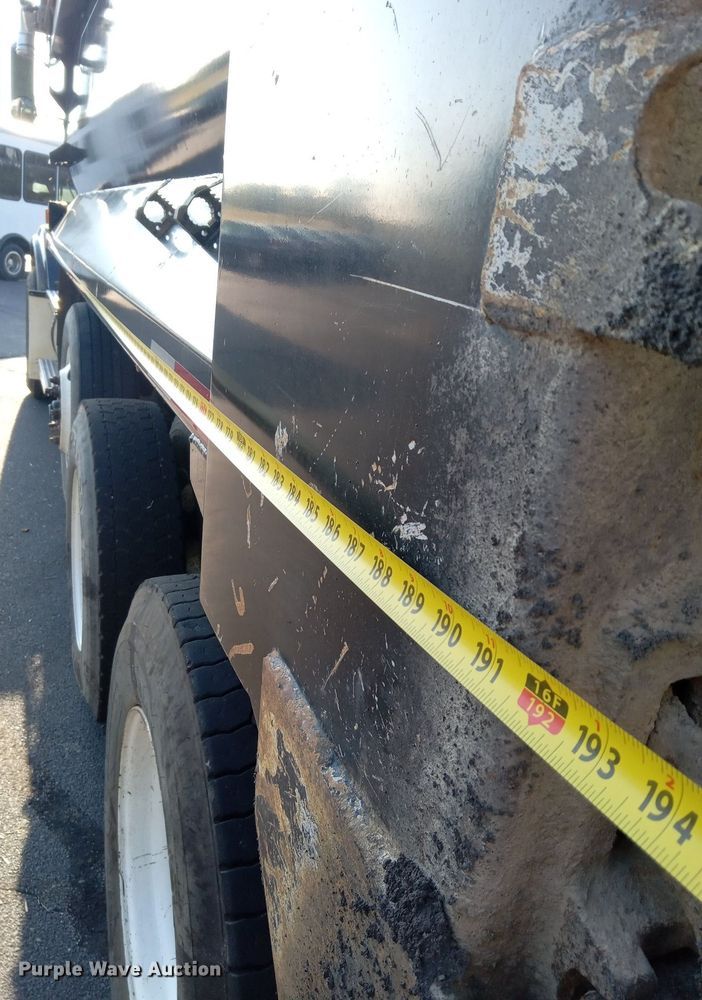 image for item DN8720 2012 Kenworth T800  dump truck