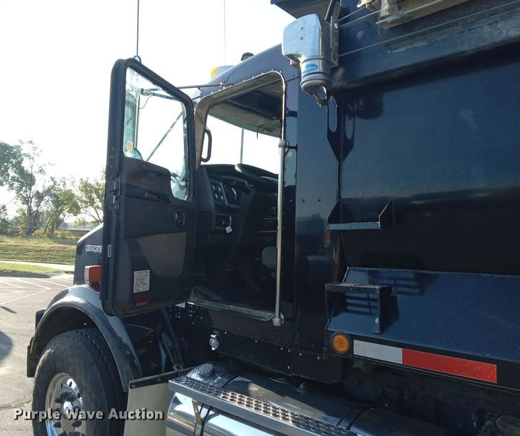 image for item DN8720 2012 Kenworth T800  dump truck