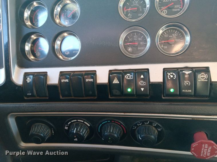 image for item DN8720 2012 Kenworth T800  dump truck