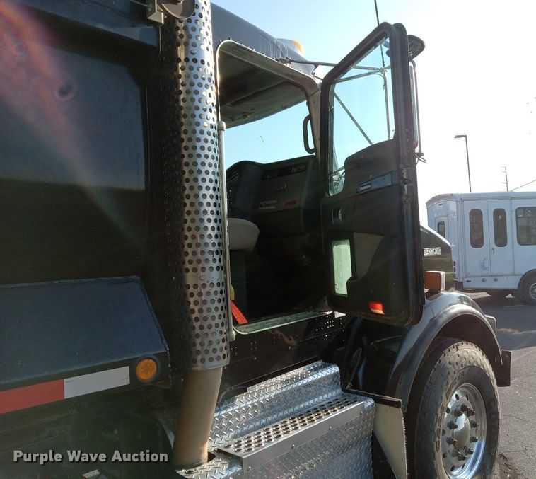 image for item DN8720 2012 Kenworth T800  dump truck