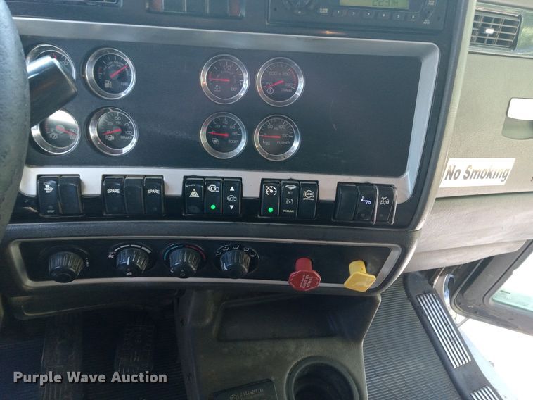 image for item DN8720 2012 Kenworth T800  dump truck