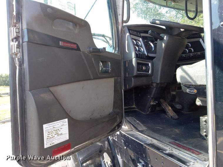 image for item DN8720 2012 Kenworth T800  dump truck