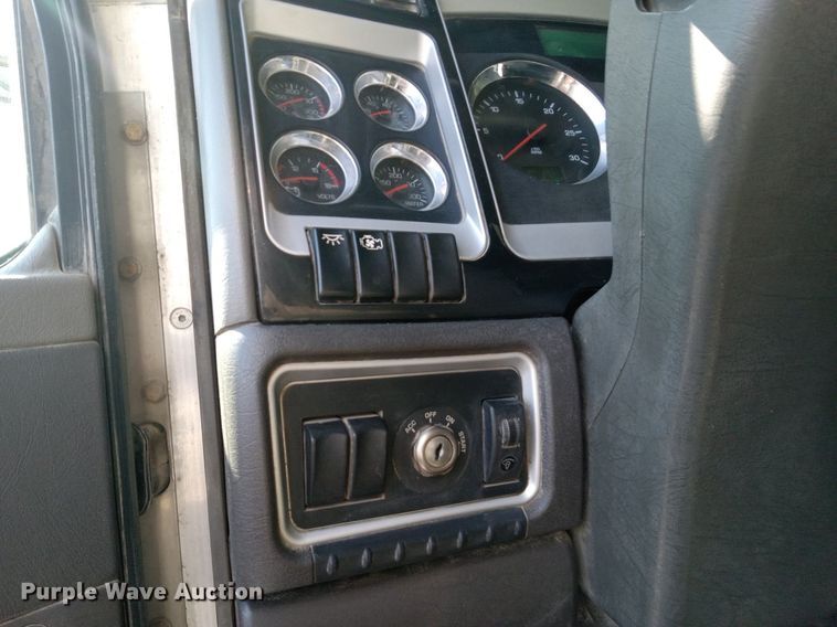 image for item DN8720 2012 Kenworth T800  dump truck