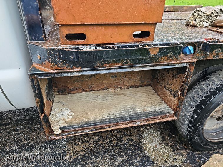 image for item DO2913 2013 Ford F450 Super Duty  flatbed truck