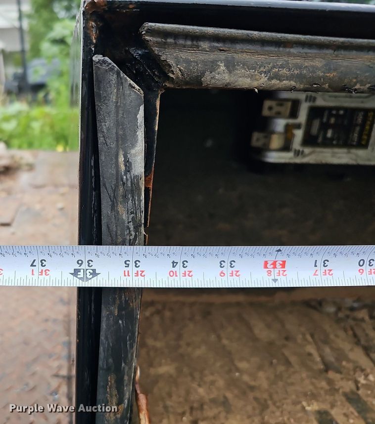 image for item DO2913 2013 Ford F450 Super Duty  flatbed truck