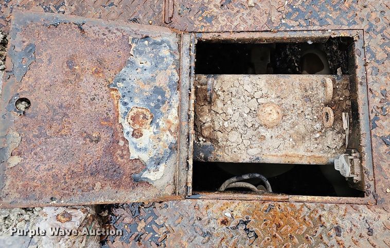 image for item DO2913 2013 Ford F450 Super Duty  flatbed truck