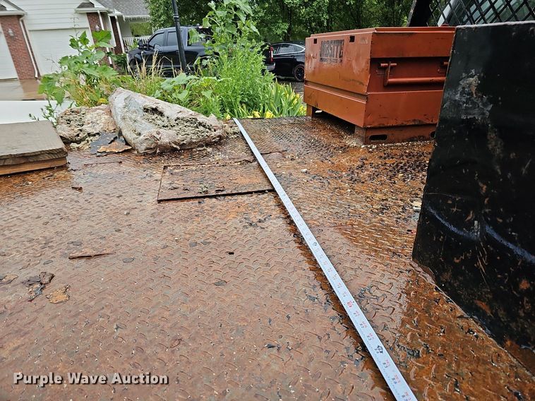 image for item DO2913 2013 Ford F450 Super Duty  flatbed truck