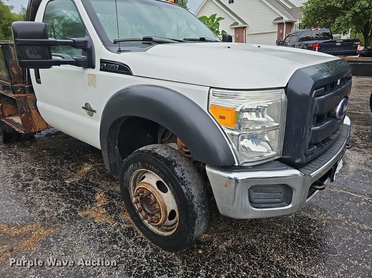 image for item DO2913 2013 Ford F450 Super Duty  flatbed truck