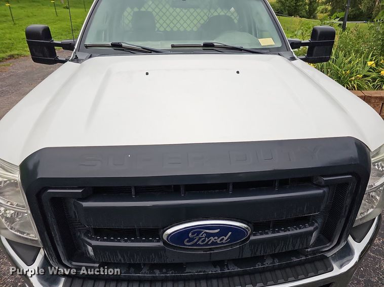 image for item DO2913 2013 Ford F450 Super Duty  flatbed truck